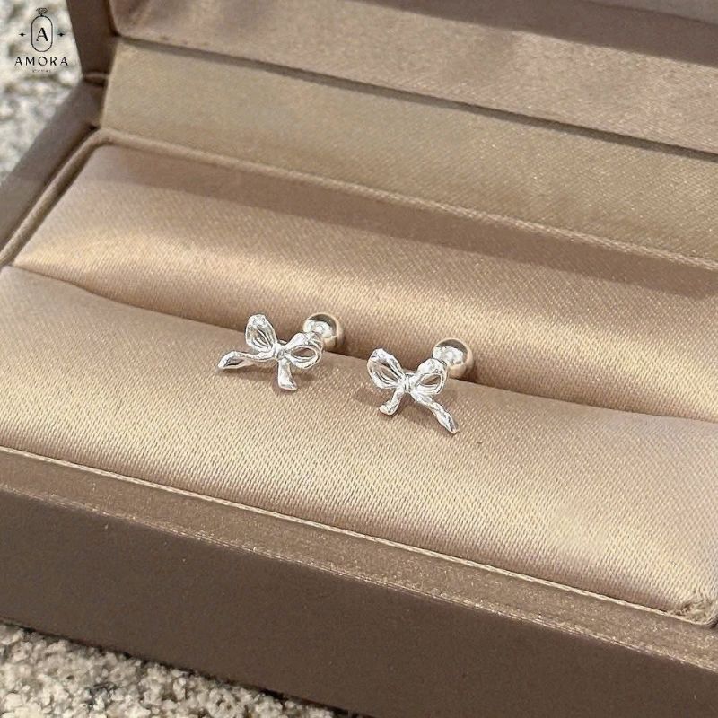 Bông tai nữ AMORA JEWELRY mặt nơ thanh lịch bạc ta chốt đẩy Omega Bạc Ta BT003
