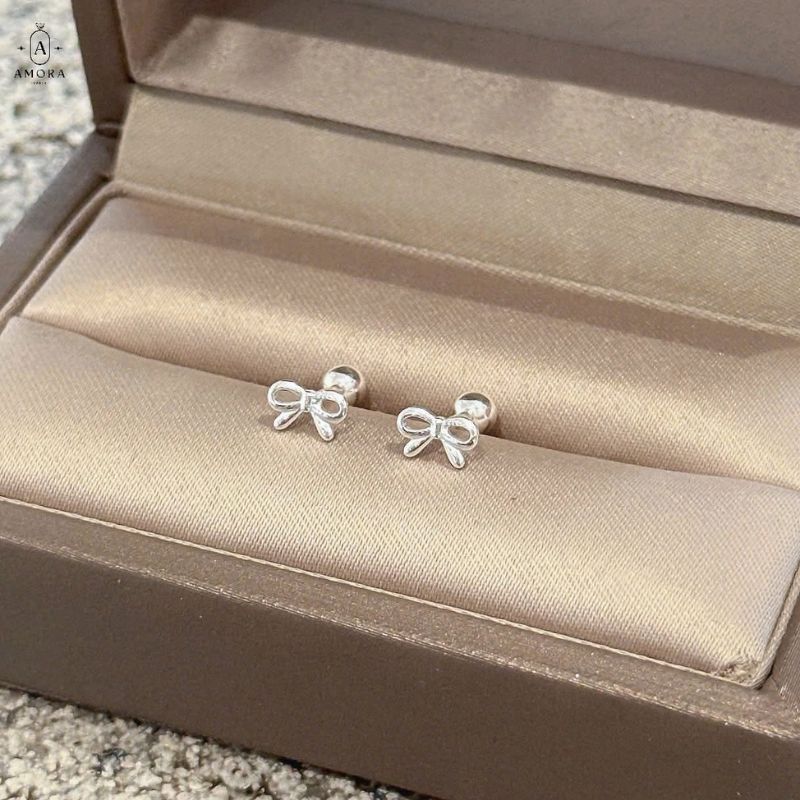 Bông tai nữ AMORA JEWELRY mặt nơ thanh lịch bạc ta chốt đẩy Omega Bạc Ta BT003
